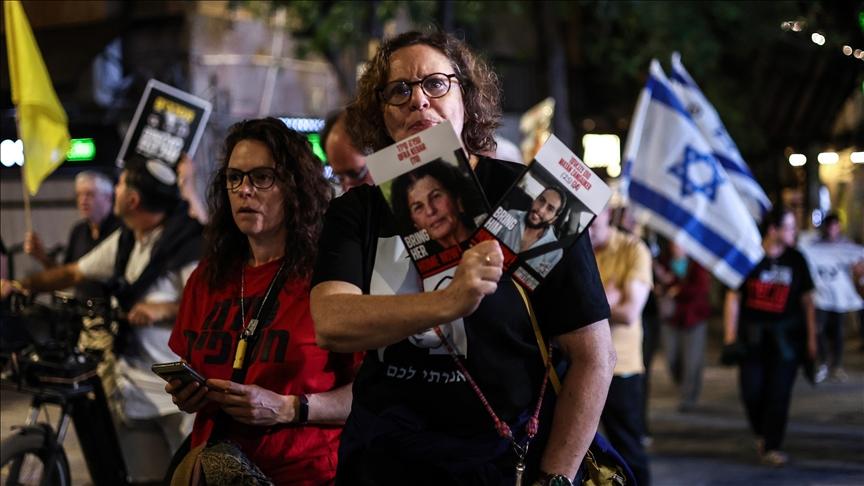 إسرائيل.. عائلات الأسرى تطالب ديرمر بالاستقالة من رئاسة فريق التفاوض