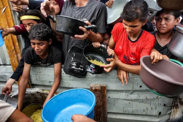 فصائل المقاومة: الإدارة الأمريكية والمجتمع الدولي تتحملان مسؤولية الكارثة الإنسانية بغزة