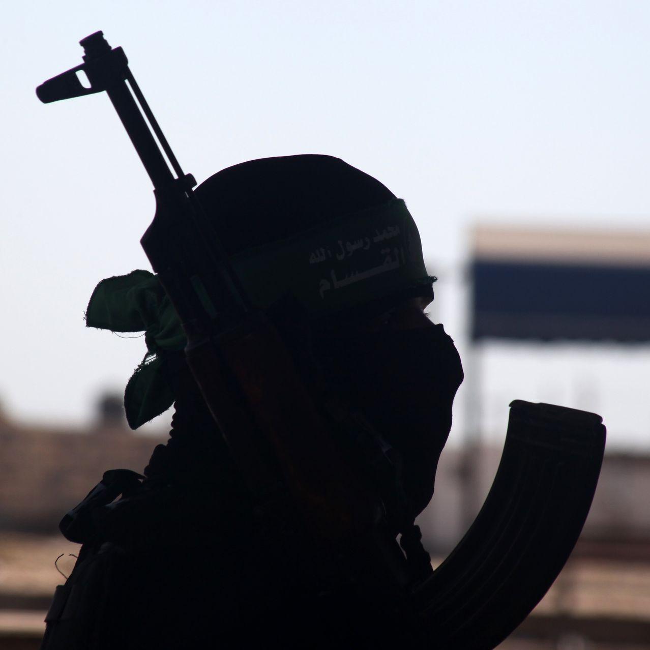 كاتب إسرائيلى: تل أبيب ستقع في فخ إذا رفضت صفقة تبادل الأسرى