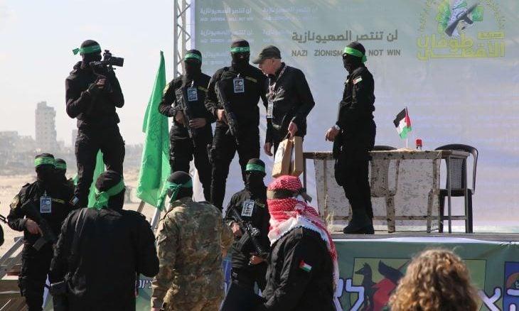 حماس تحذّر: "حرب استنزاف قاسية".. والرهائن موزّعون داخل غزة