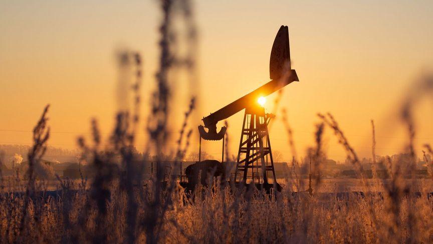 أسعار النفط تتراجع وسط ترقب لمصير مفاوضات برنامج إيران النووي