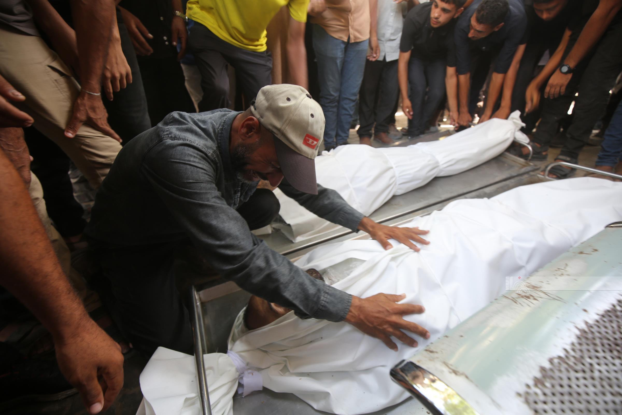 3 شهداء في قصف على دير البلح وخان يونس