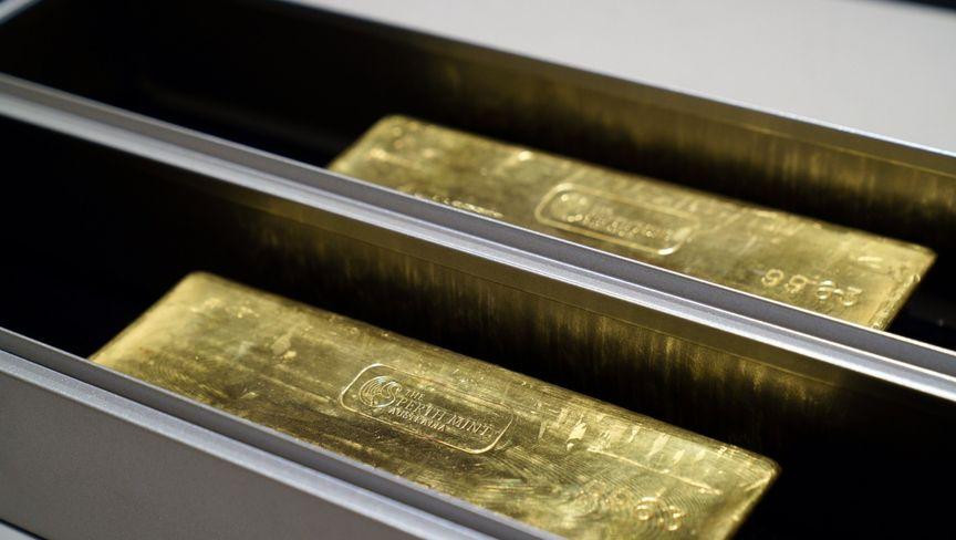 الذهب يستقر بعد ارتفاع يومين مع التركيز على الرسوم وأسعار الفائدة