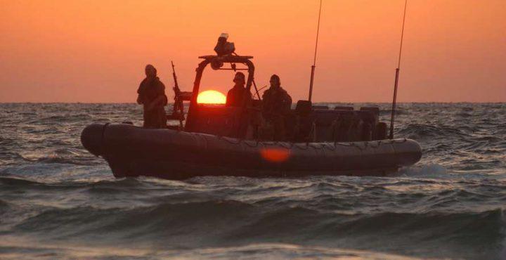 نقيب الصيادين لمصدر : زوارق الاحتلال تستهدف مراكب الصيادين ملحقة أضرارًا جسيمة