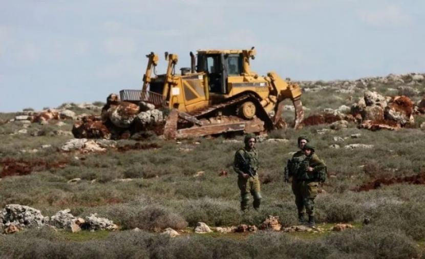 من أراضي قرية كفر قدوم، بحسب مسؤول بهيئة مقاومة الجدار والاستيطان الفلسطينية