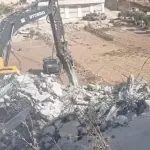 الاحتلال يهدم منزلاً وبركسًا في بيت عوا غرب الخليل ويشرد عائلة من 10 أفراد