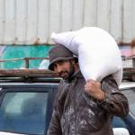 قفزة قياسية في أسعار الطحين بغزة.. وطوابير المواطنين تعود أمام المخابز