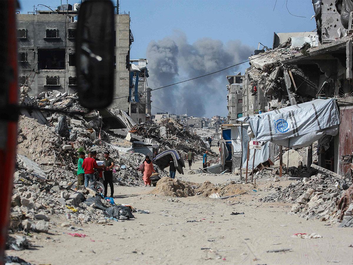 الهلال الأحمر: نقل المصابين إلى مستشفى السرايا الميداني وسط ظروف طبية صعبة