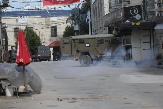 الضفة الغربية تشهد اعتقالات وإصابات واقتحامات واسعة للاحتلال والمستوطنين