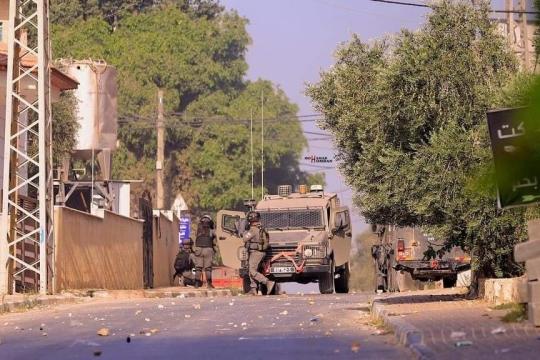 الاحتلال يجبر مواطنًا فلسطينيًا على إخلاء منزله في عرابة جنوب جنين