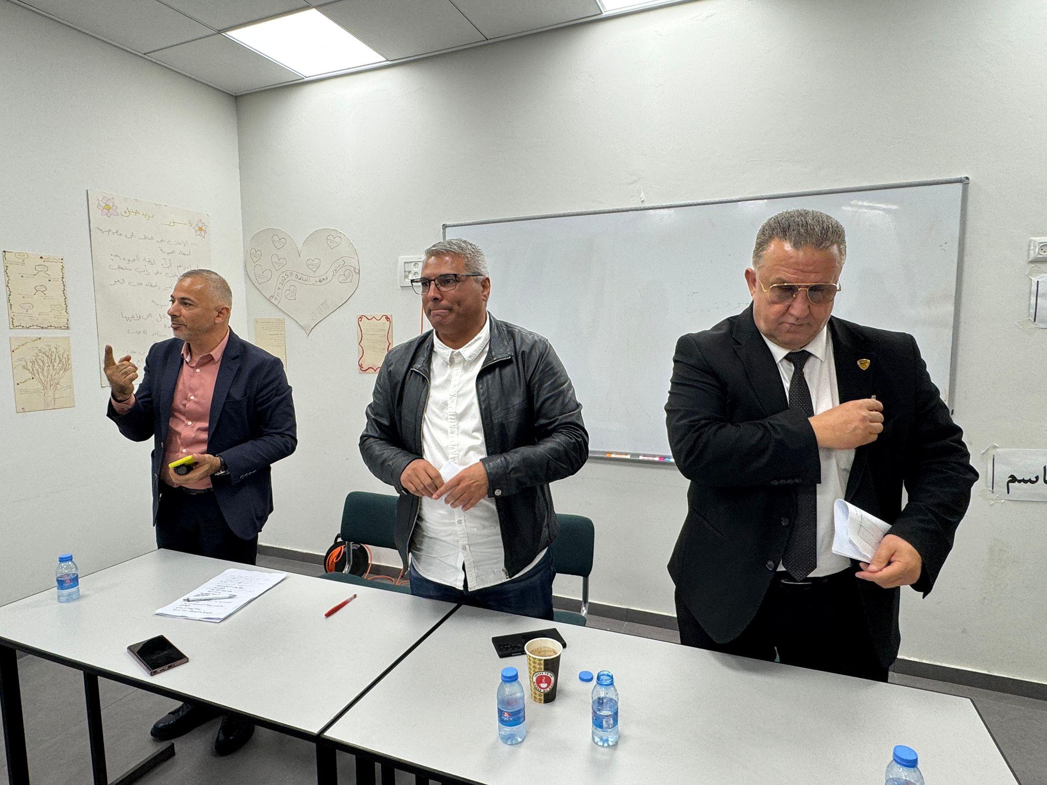 لجنة المتابعة تستعد لانتخاب رئيس جديد غداً وسط انسحابات وتأكیدات على شفافیة الاقتراع