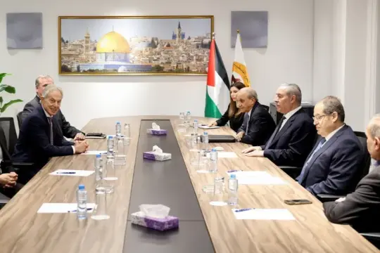 حسين الشيخ يبحث مع توني بلير ومبعوث أميركي تطورات اليوم التالي في غزة