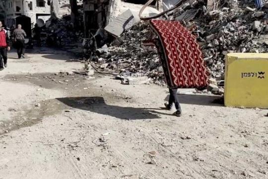 الإعلام الحكومي: الاحتلال وسّع "الخط الأصفر" للسيطرة على 65% من قطاع غزة ويفرض تهجيرًا قسريًا