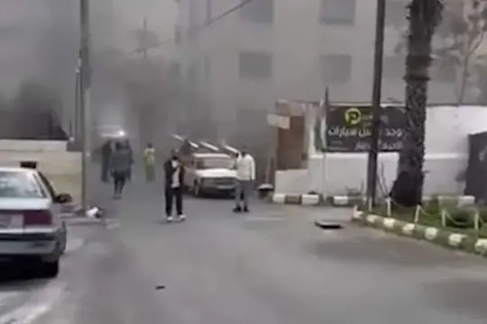 رام الله.. أضرارا مادية جراء شظايا صاروخية بعدة مناطق