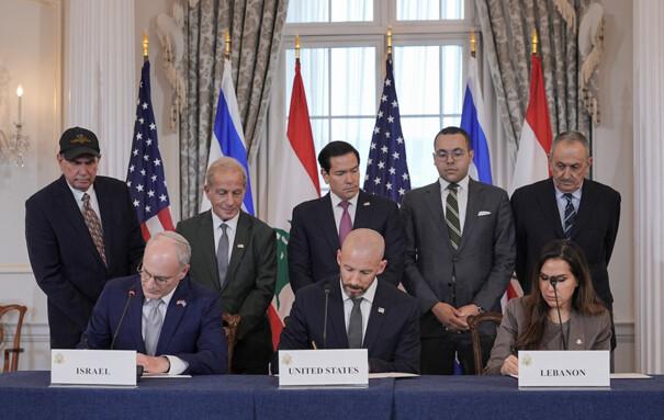التقرير يتحدث عن تفاهمات أبقيت سرية بطلب لبناني، تشمل عدم الالتزام بجدول زمني للانسحاب، والسماح لإسرائيل بالتحرك ضد ما تصفه بالتهديدات، وسط مخاوف إسرائيلية من دور إيراني.