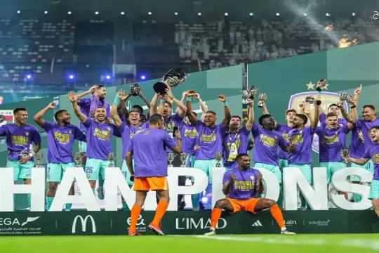 العين يتوج بطلاً لكأس رئيس دولة الإمارات بعد رباعية أمام الجزيرة
