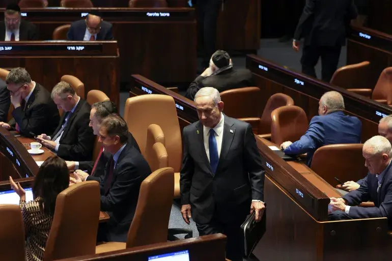 تراجع أحزاب نتنياهو وبينيت مقابل صعود حزب "يشار" بقيادة غادي آيزنكوت