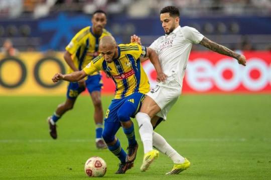 فيديو: الغرافة يحتفظ بكأس أمير قطر برباعية أمام السد وثلاثية تاريخية لبراهيمي