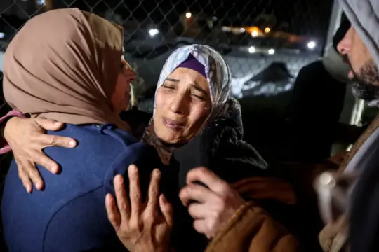 وصول 25 فلسطينياً من مرضى غزة عبر معبر رفح بعد رحلة علاج شاقة مع عراقيل إسرائيلية