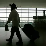 إسرائيل تحذر مواطنيها من هجمات محتملة في الخارج وتدعو لتجنب السفر