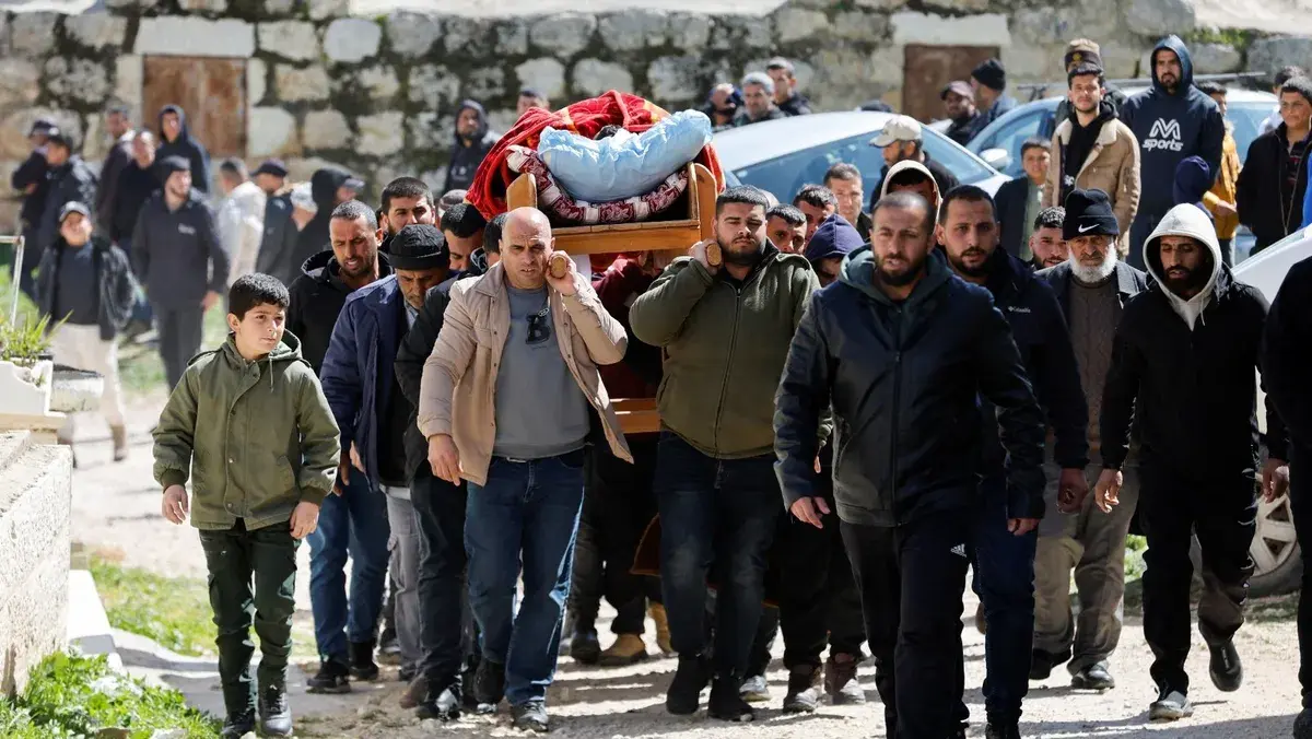 مركز حقوقي إسرائيلي يتهم مستوطنين وجنوداً بتنفيذ عمليات قتل وتهجير ممنهج بحق الفلسطينيين