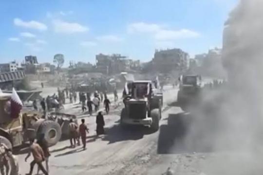 بلدية جباليا تباشر إزالة نحو 300 طن من الركام
