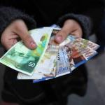 المالية تعلن صرف رواتب حزيران غدًا بنسبة 50%