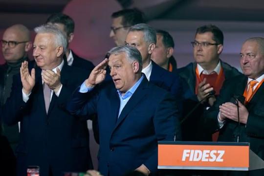 معاريف: هزيمة رئيس الوزراء المجري أحدث هزرة أرضية وصلت غرفة نتنياهو