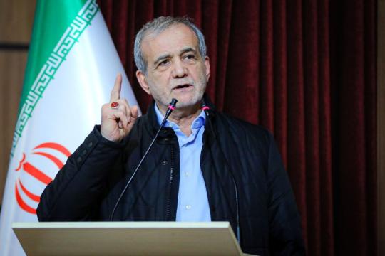 الرئيس الإيراني: لا نتخذ أي قرارات من دون موافقة المرشد