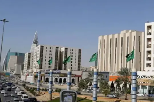 السعودية.. تحويل مدارس الرياض إلى التعليم عن بُعد عقب هجوم استهدف المطار