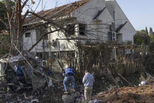 سقوط قنابل عنقودية إيرانية قرب وزارة الجيش الإسرائيلي