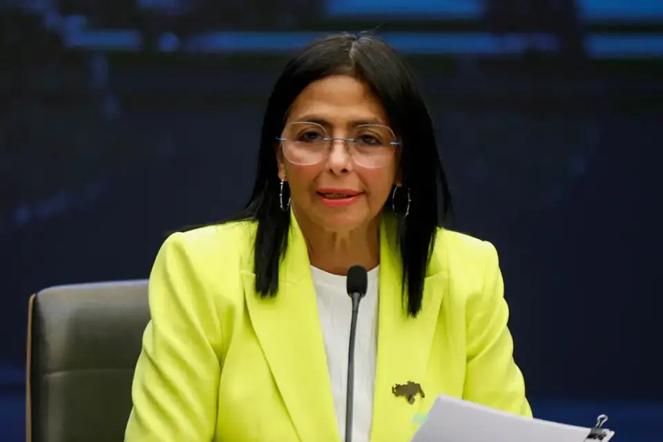 كاراكاس تتهم المحكمة بـ"التحيز الجغرافي"، والولايات المتحدة تدعو الدول الأعضاء إلى الانسحاب من نظام روما الأساسي.