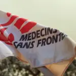 أطباء بلا حدود ترفض تسليم بيانات موظفيها للسلطات الإسرائيلية وتُحذّر من آثار مدمّرة