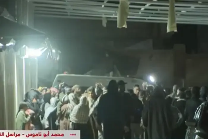 الطائرات الحربية الإسرائيلية تحلق على ارتفاعات منخفضة والقصف يستهدف خيام النازحين ومنازل المواطنين