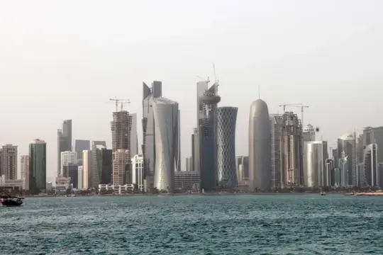قطر تسجل أكبر عجز فصلي في موازنتها منذ نحو عقد