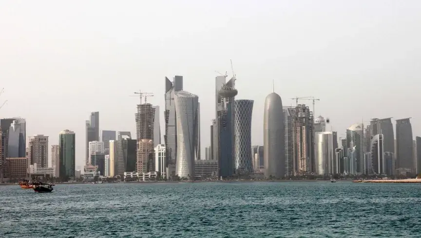 قطر تسجل أكبر عجز فصلي في موازنتها منذ نحو عقد
