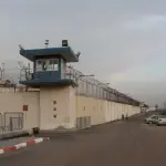 الاحتلال يُحول الأسير أحمد حشاش (الحنجوري) للاعتقال الإداري ويُؤجل محاكمة آخر