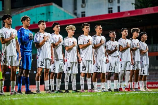 منتخب الناشئين يبدأ مشوار التصفيات بمواجهة الهند وسط إرهاق سفرٍ استمر 30 ساعة