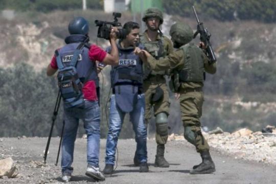 تحذير من تصاعد الانتهاكات بحق الصحفيين الفلسطينيين في سجون الاحتلال