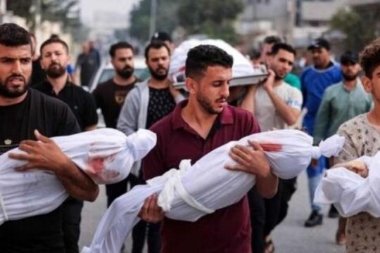 الإعلام الحكومي بغزة: 21,976 طفلًا استشهدوا منذ بدء حرب الإبادة