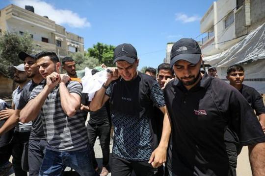استشهاد شاب متأثرًا بقصف إسرائيلي شمال غربي مدينة غزة