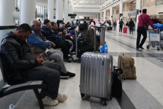 الهجوم على إيران يشل حركة الطيران في الشرق الأوسط وخارجه