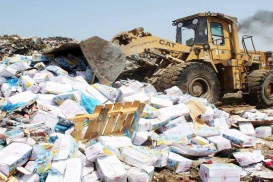 شرطة رفح تضبط وتتلف 100 كيلوغرام من الدجاج الفاسد وتُحيل التاجر للقانون