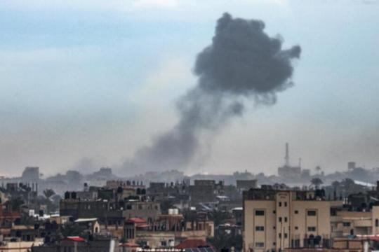 شهيد ومصابون بغارة إسرائيلية على شرق غزة