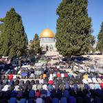 آلاف المصلّين يؤدّون صلاة الجمعة في المسجد الأقصى وسط تشديدات إسرائيلية