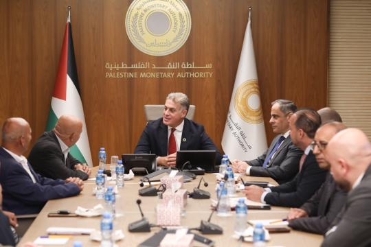 محافظ سلطة النقد يبحث مع بلدية بيت فجار دعم الصمود وتوسيع الخدمات المصرفية