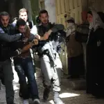 سلطات الاحتلال تجدد أوامر الاعتقال الإداري لـ79 معتقلا