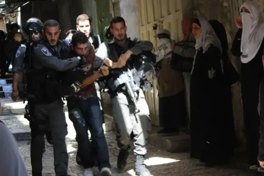 سلطات الاحتلال تجدد أوامر الاعتقال الإداري لـ79 معتقلا