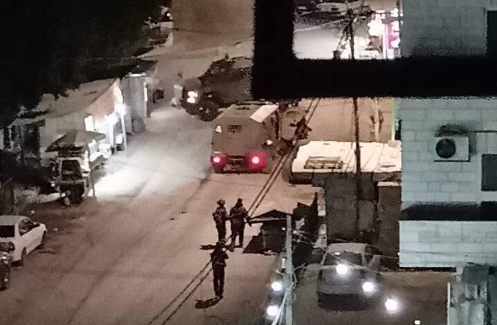 قوات الاحتلال تواصل اقتحام البلدة والمخيمات، ومستوطنون يعتدون على مواطنين في نابلس وطوباس والخليل