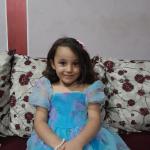 شظية تخطف يدها وجدّها… كنزي المدهون: طفلة فقدت الكثير وبقيت أقوى من الألم